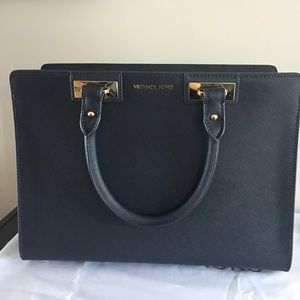 Michael Kors Lg Quinn Satchel